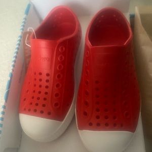 Native Jefferson Water Friendly Slip-On Vegan Sneaker Kids size 10